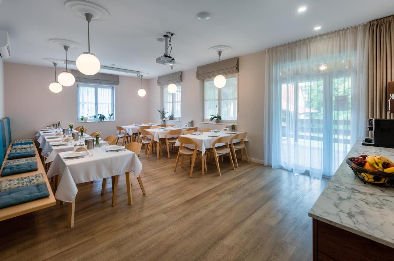 Ditlin Apartmanok Pápa Kültér fotó